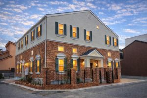 大阪府東大阪市にある女性専用単身者向けアパートプリマ元町の外観の画像