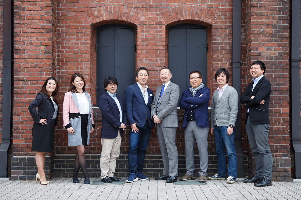 100年受け継がれる建築物! プリマの本拠地 「横浜」 3 プリマ倶楽部のスタッフ写真 築100年を超えた赤レンガ倉庫を背景に。