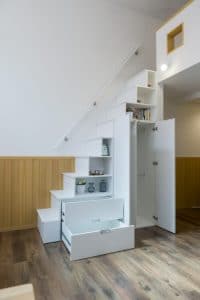 プリマアパートの階段収納