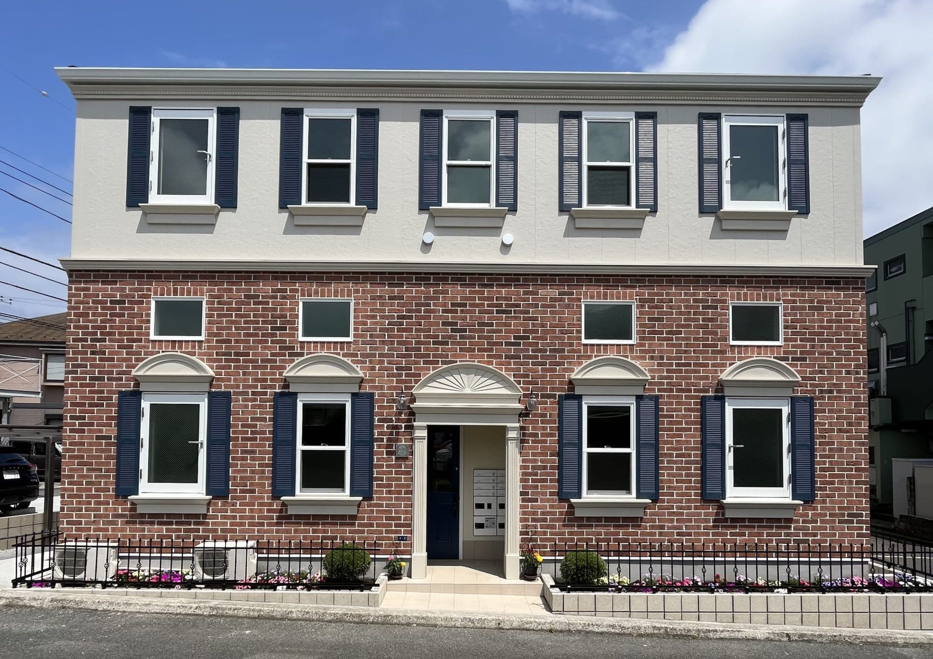 金沢八景にあるお洒落な女性専用単身者向け賃貸アパートの外観デザインの写真