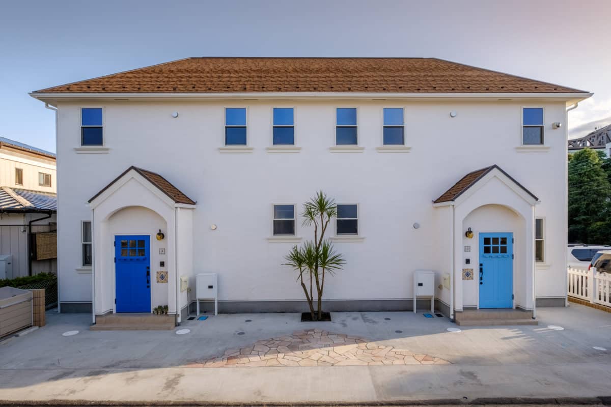 【賃貸動向】2025年は戸建賃貸に注目!未来予測と満室経営の秘訣 4 神奈川県、伊勢原市にある株式会社GIFTが販売している戸建賃貸、賃貸併用住宅「La storia」の外観の画像