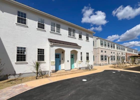 アパート建て替えの判断基準と賃貸経営で失敗しない「自分のモノサシ」の作り方とは? 4 お洒落な外観デザインの女性専用一人暮らし専用賃貸アパートPRIMAとファミリー向け戸建賃貸La storia(ラスト-リア)で千葉県佐倉市にある物件の外観の画像