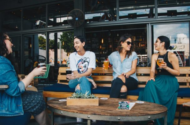 女性専用一人暮らし向け賃貸アパートのコミュニティスペースをイメージした画像