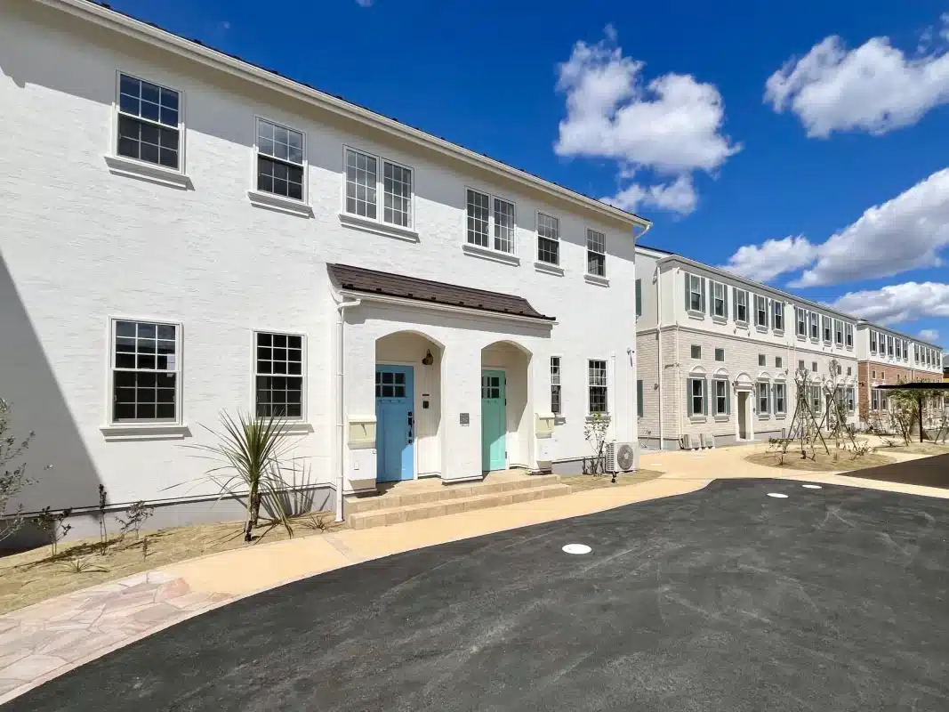 株式会社GIFTが販売している、千葉県佐倉市にある、差別化賃貸あアパート「PRIMA」と戸建賃貸／賃貸委併用住宅「La storia」の外観画像