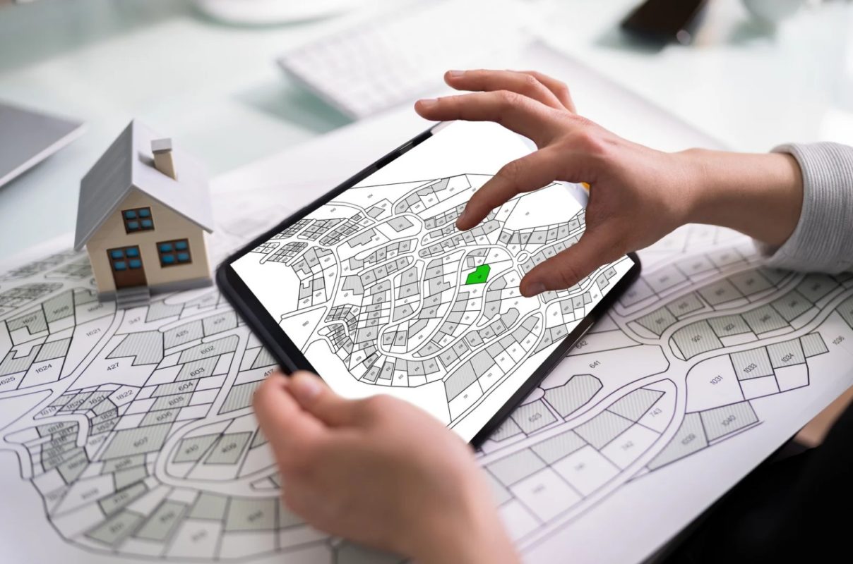 賃貸アパート建築において土地条件と周辺環境の調査が必要不可欠をイメージした画像