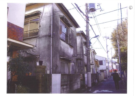 プリマ中野野方の建て替え前　暗い印象の古いアパート