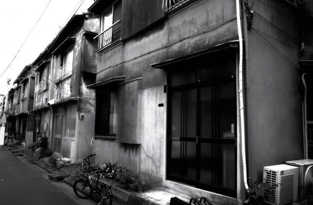 【保存版】築古アパートを放置するリスクを徹底解説 1 築古アパートをイメージした画像